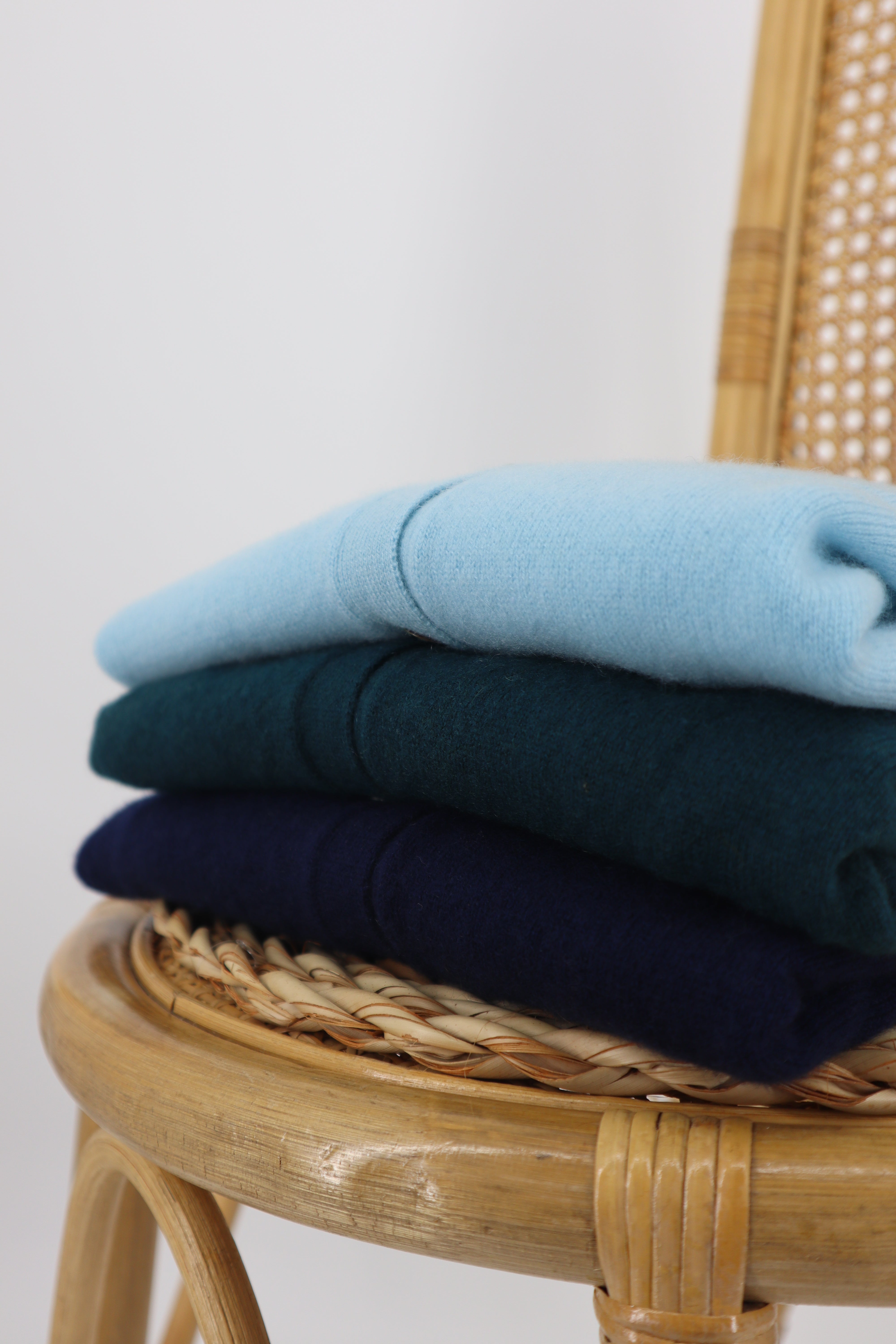 Pure Cashmere Classic Crew Cardigan in Cosmos