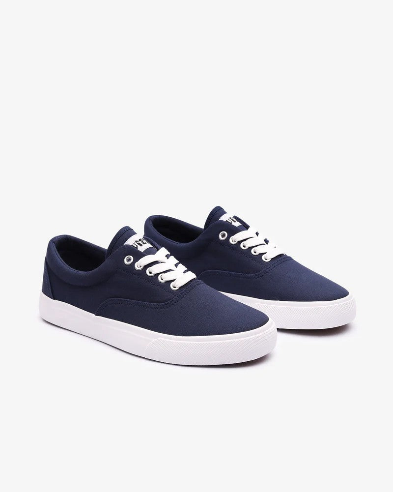 Grip Low Cut Shoe in Navy