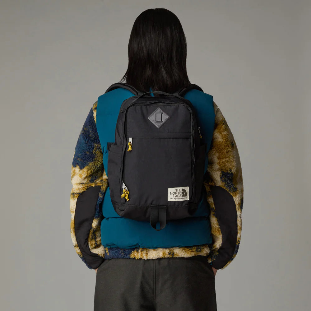 Berkeley Daypack in Black / Mineral Gold