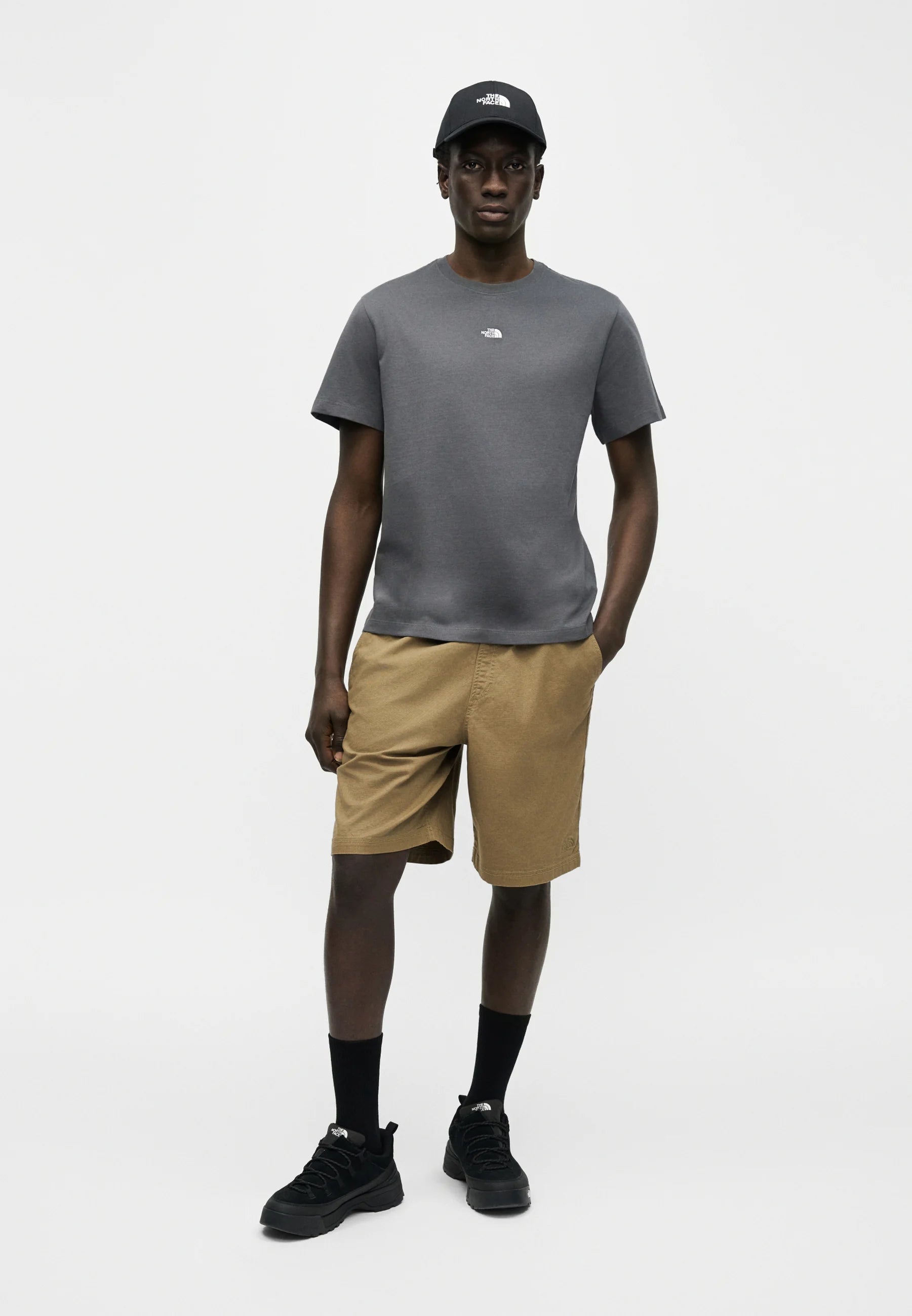Essential Center Logo SS Tee in Anthracite Grey