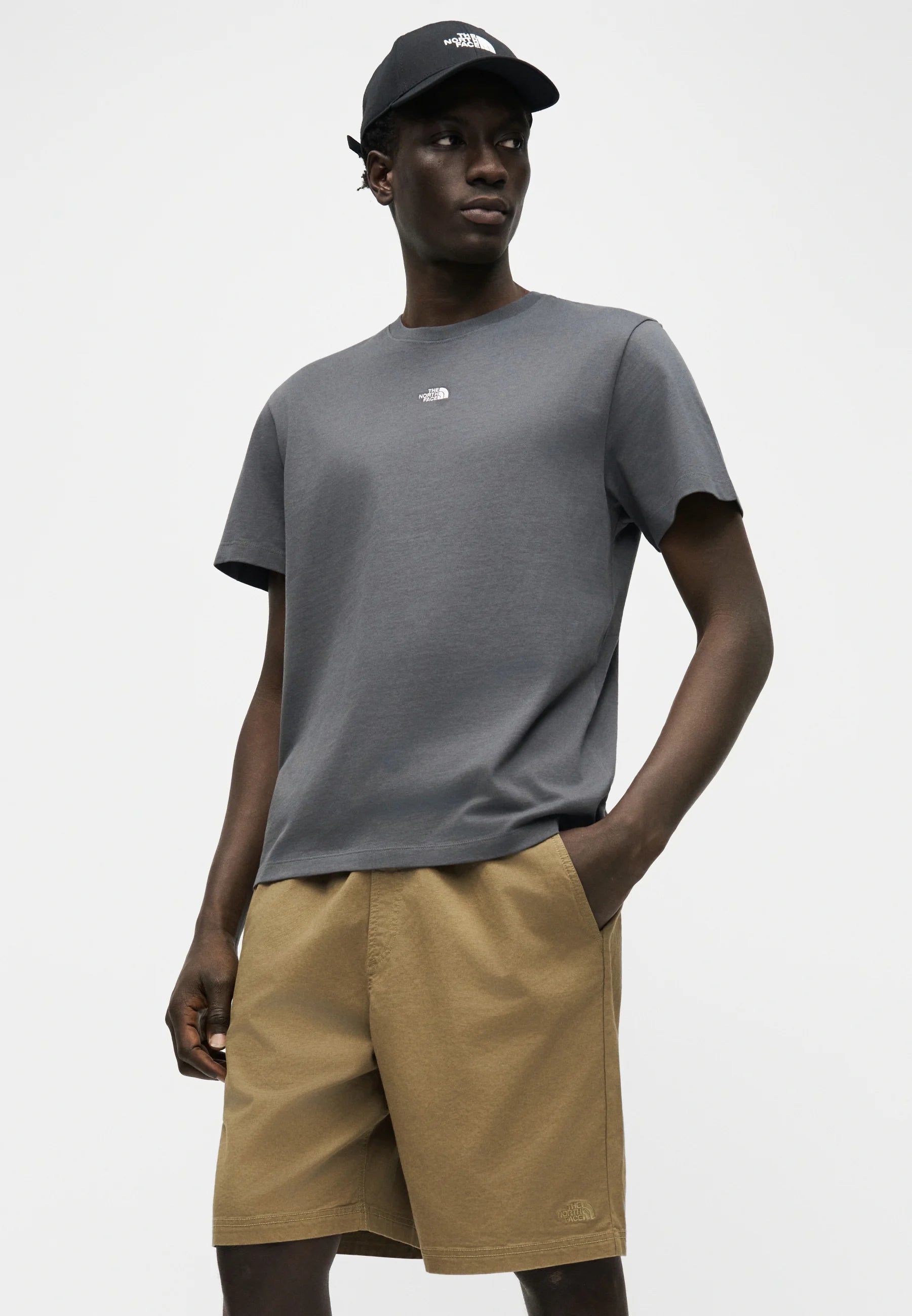 Essential Center Logo SS Tee in Anthracite Grey