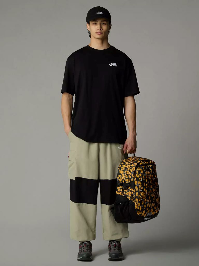 Essential Oversize Tee in TNF Black