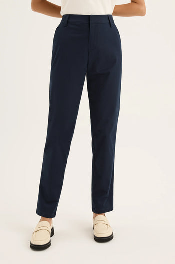 Classic Chino in Navy
