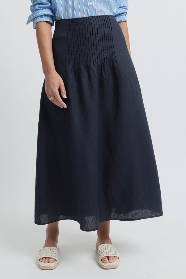 Tirari Pintuck Skirt in Navy