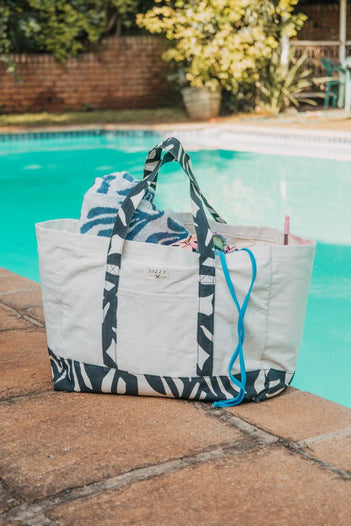 Clovee Tote Bag in Cream Monochrome