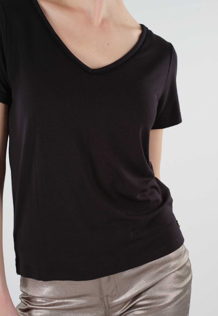 Deeluxe Casa V-Neck T-Shirt in Black