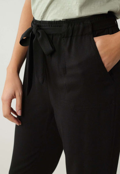 Elida Relaxed Pant in Black