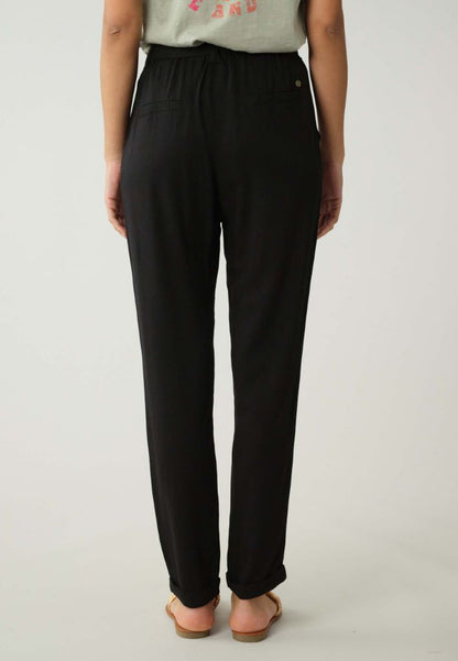 Elida Relaxed Pant in Black