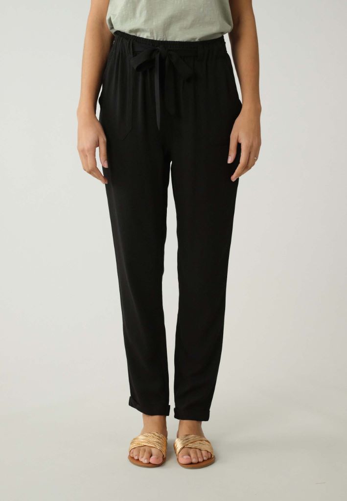 Elida Relaxed Pant in Black