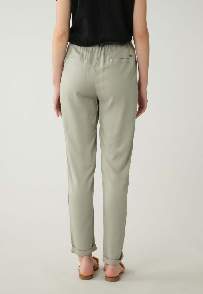 Elida Relaxed Pant in Sage