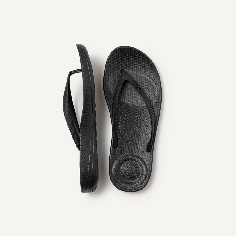 iQushion Ergonomic Flip Flops in Black