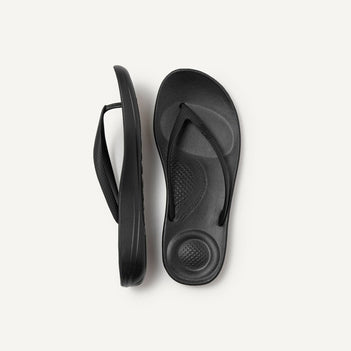 iQushion Ergonomic Flip Flops in Black