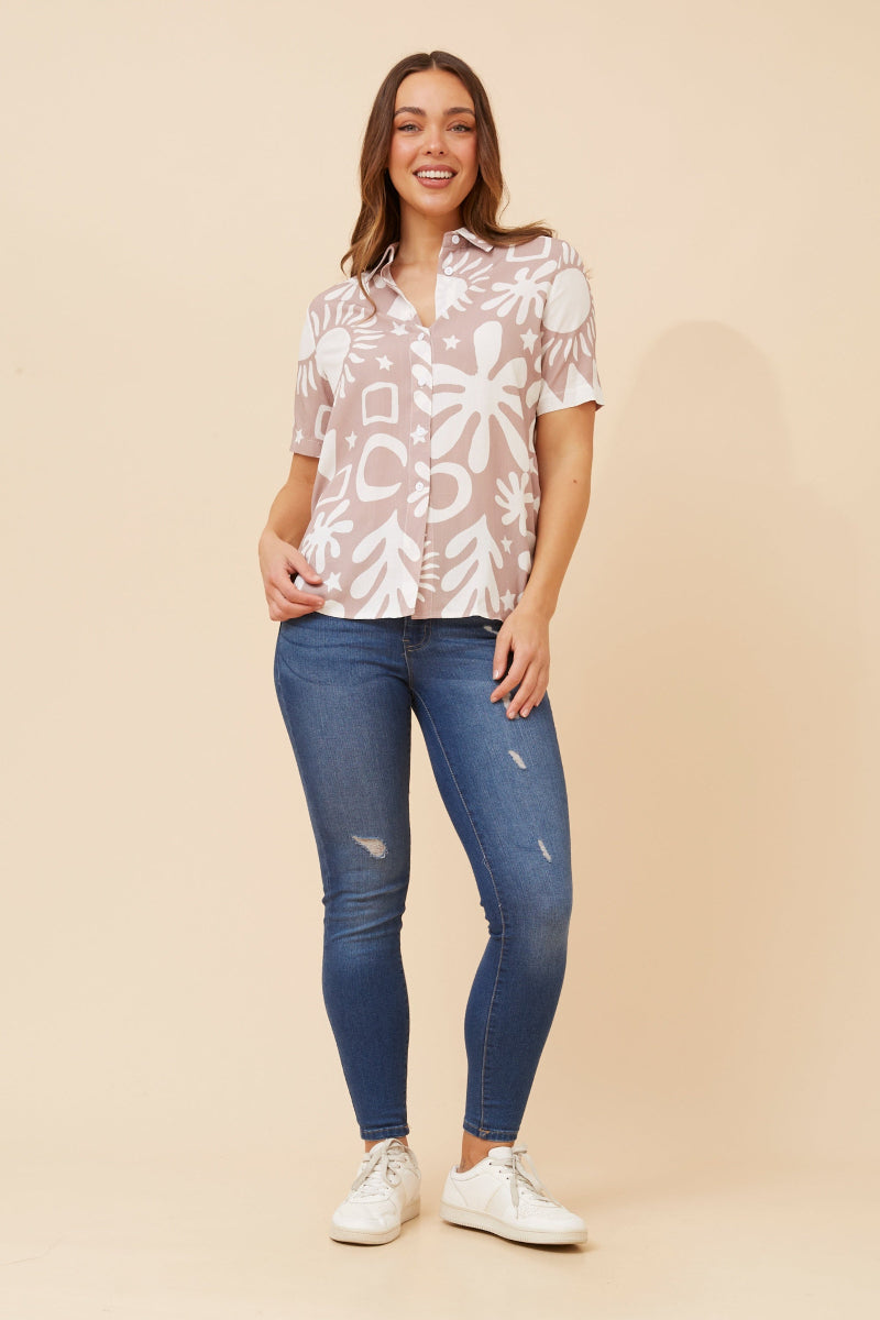 Printed Short Sleeve Shirt in Latte