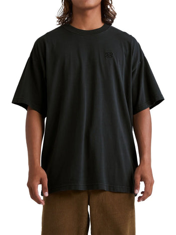OG Wave Wash SS Tee in Washed Black
