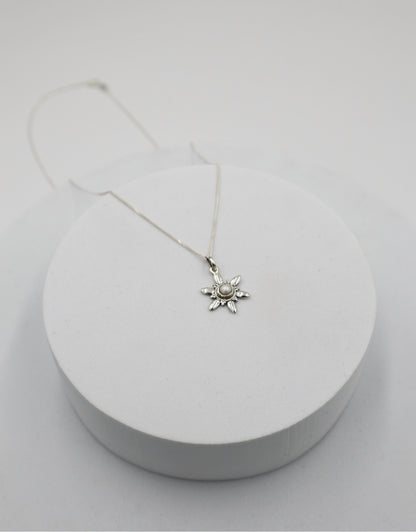 Sterling Silver Pearl Flower on 45cm Fine Chain