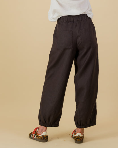 Linen Joggers in Chestnut
