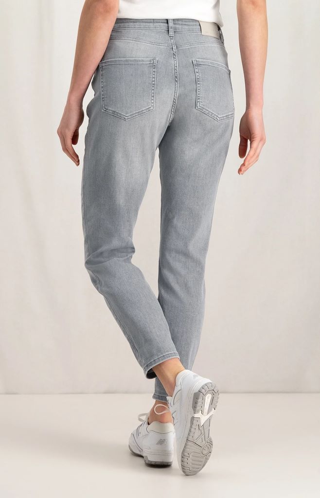 Boyfriend Jeans in Light Grey Denim